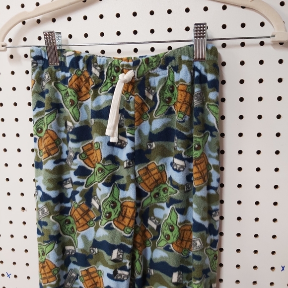 Boys starwars YODA PJ.  Size 8 - Picture 10 of 16